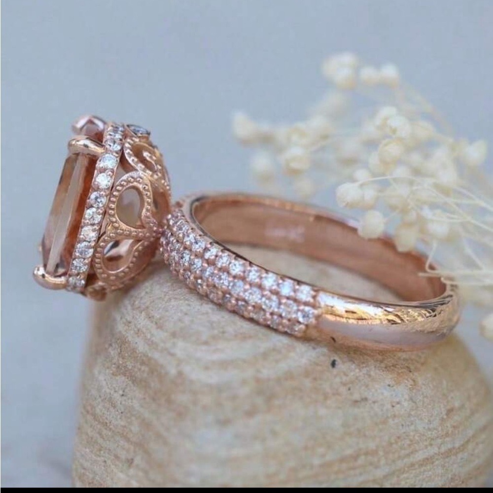 Rose gold engagement style ring - Picture 2 of 2